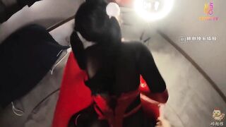 【极品-淫娃学妹】大神【鸡教练】网黄推特摄影师专属学妹玩物，圣诞的特殊玩法 开档连体黑丝 爆操嫩穴榨精小淫娃，高清1080P原版无水印