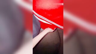 【真实乱伦原创】爸妈睡着后半夜拉着妹妹天台做爱，用我17CM的大鸡巴操她的小嫩紧逼逼，嘴太小龟头都晚勉强含进去，排卵期射了一屁股