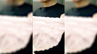 乱伦系列，撩起阿姨豹纹短裙，扒开丝袜解开内裤，厨房后入大肥臀