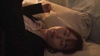 HMN-749 哎呦，你女友不让内射？姐让你射爆，想射几发都行… 把你憋坏的超浓精液榨到蛋蛋空空的中出小妖精陷阱… 小栗操