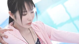 HMN-751 学校泳装中出训练 新任女教师十年来首次穿学校泳装，被迫将双腿向上滑动，精液飞溅，湿透。香水纯