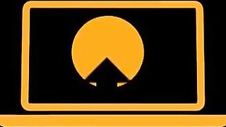 贱人吞下鸡巴，用腿自慰，屁股也跟着晃动。垂直视频 - pinkloving