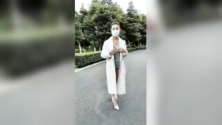 极品美乳风骚小少妇【为人湿表-上篇】出轨寻刺激户外商场露出，勾搭眼镜屌丝回酒店无套啪啪内射，高清源码无水印